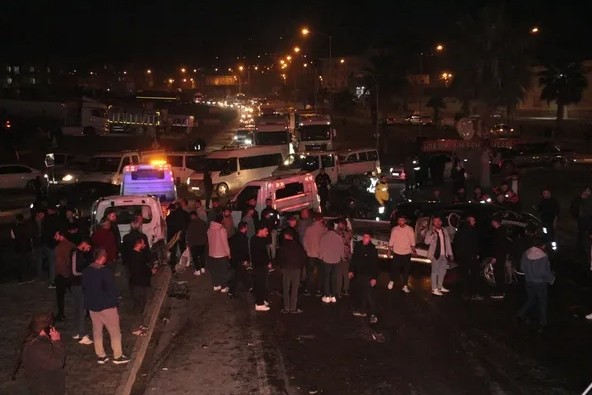 Freni boşalan vinç, 6 aracı biçti: 7 Kişi yaralandı